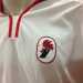La lunga assenza del volatile sulle maglie del club si interruppe definitivamente nel 1979-1980, durante la presidenza Matarrese. Cos da quellanno sulle casacche biancorosse comparve un emblema che entr subito nei cuori dei tifosi baresi: il galletto nero stilizzato con la cresta rossa, realizzato dal designer Piero Gratton
